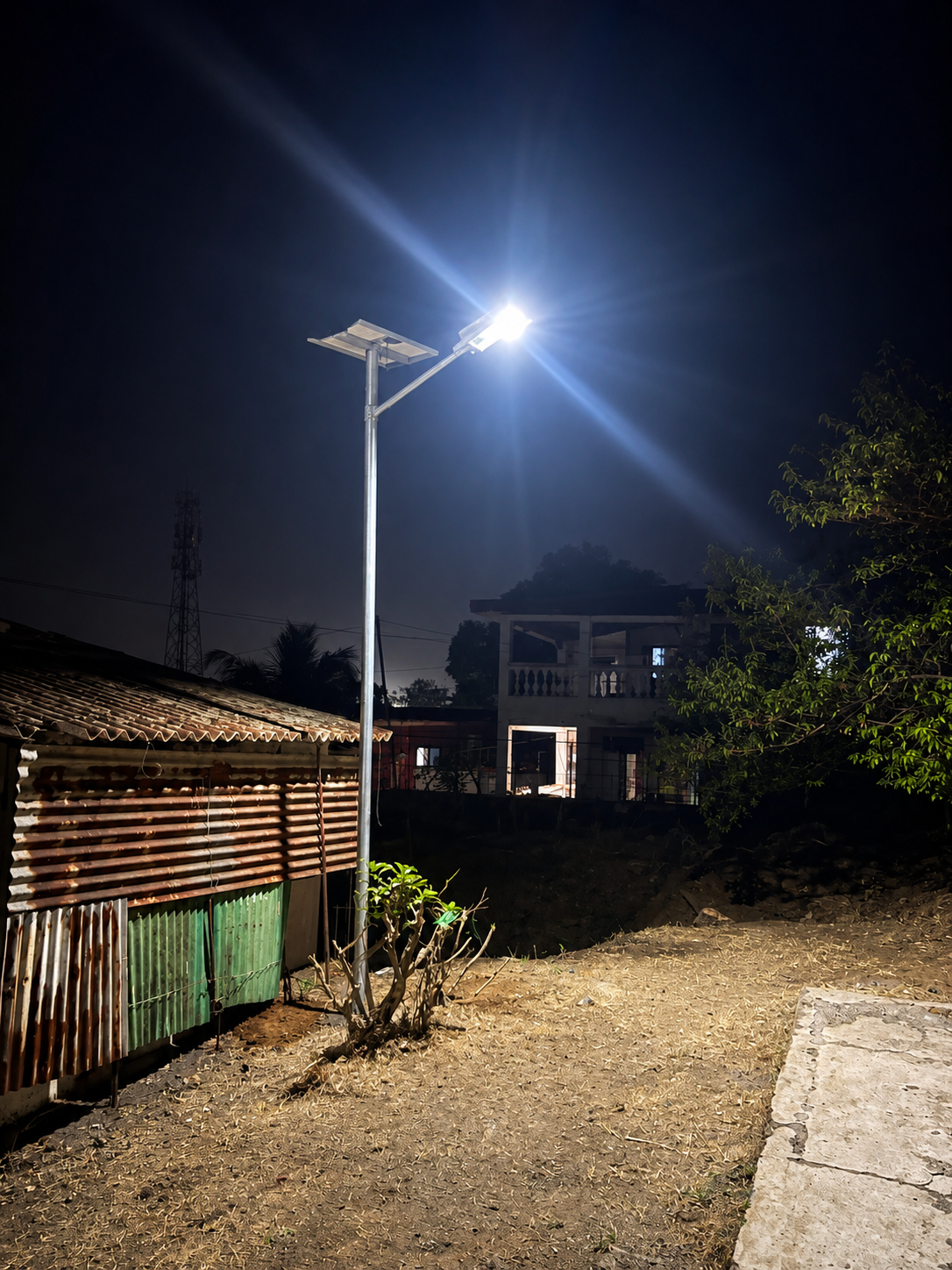 Solotronics High Efficiency Semi-Integrated Solar Street Light